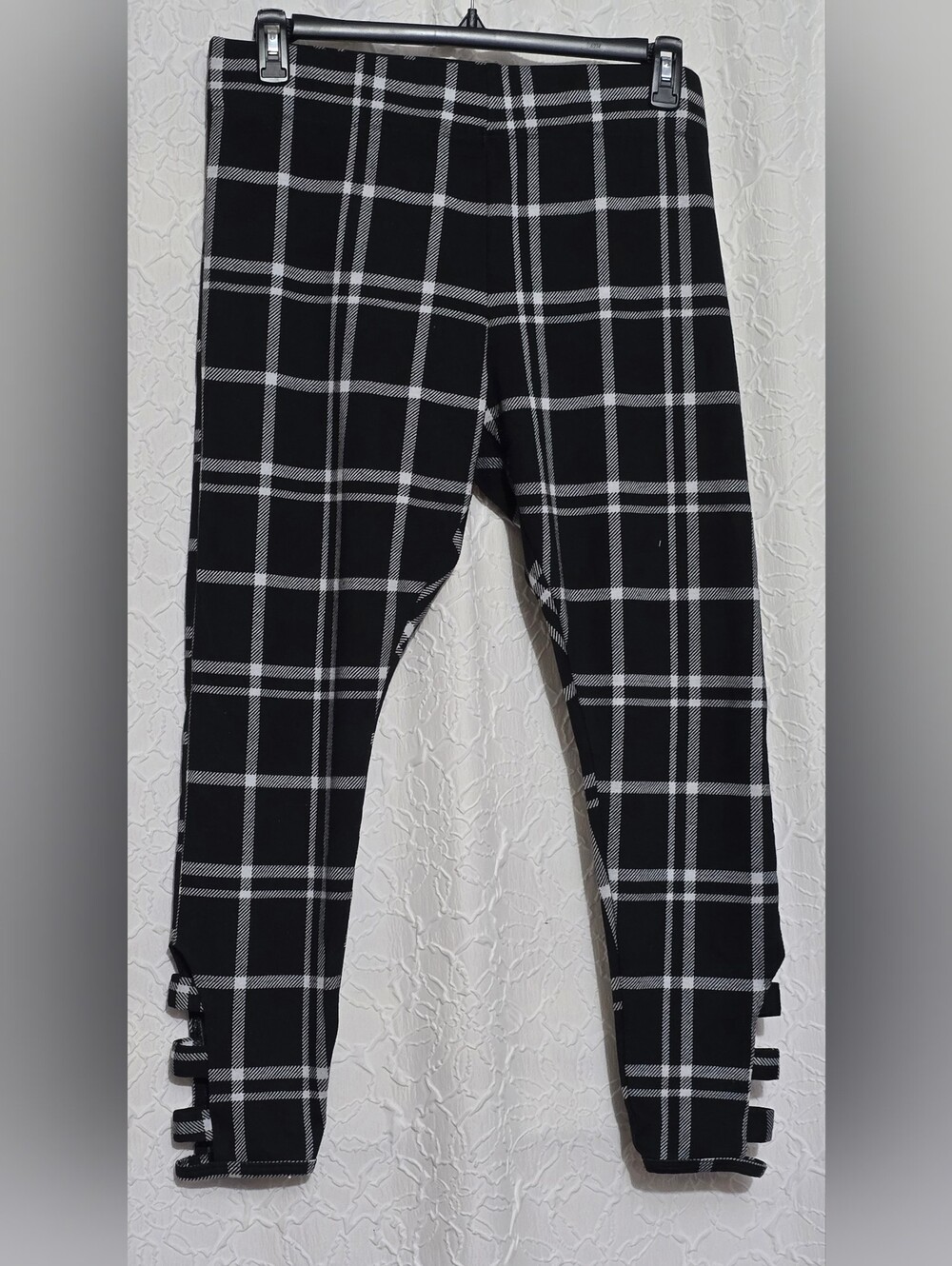 Mix it Black and White Plaid Leggings w/ Cutout Design at Ankles Size XL
